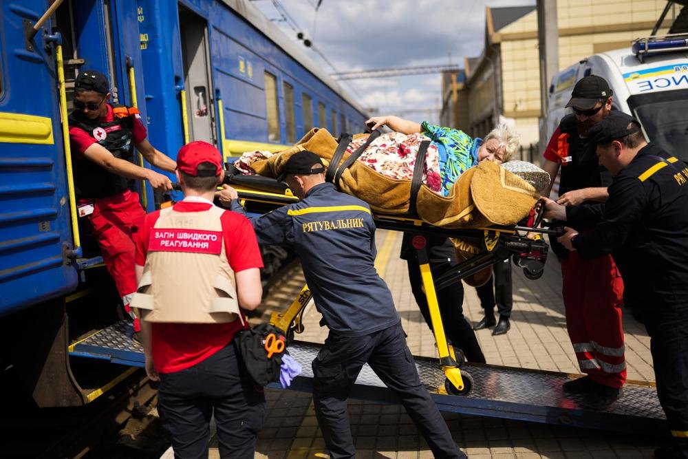 Ukraina, Rusia bertempur di Timur Saat Zelenskyy Kunjungi Garis Depan Ukraina, Rusia bertempur di Timur Saat Zelenskyy Kunjungi Garis Depan