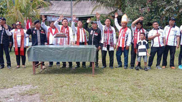 Rayakan HUT ke-77 RI, Horas Bangso Batak Kibarkan Bendera di Namo Batang Rayakan HUT ke-77 RI, Horas Bangso Batak Kibarkan Bendera di Namo Batang