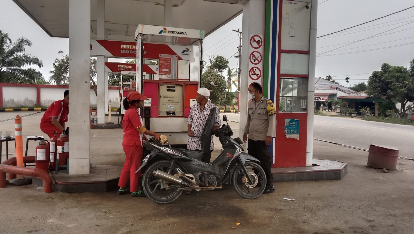 Polresta Deli Serdang Monitoring Ketersediaan BBM Di SPBU Polresta Deli Serdang Monitoring Ketersediaan BBM Di SPBU