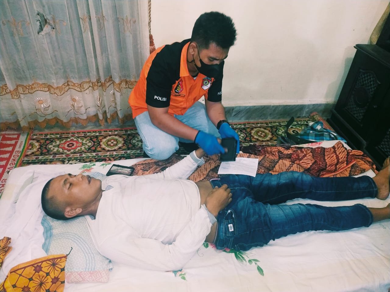 Penemuan Mayat Gantung Diri Di Jalan Letda Sujono