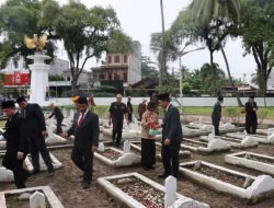Kapolresta Deli Serdang Pimpin Upacara Tabur Bunga Di TMP Lubuk Pakam