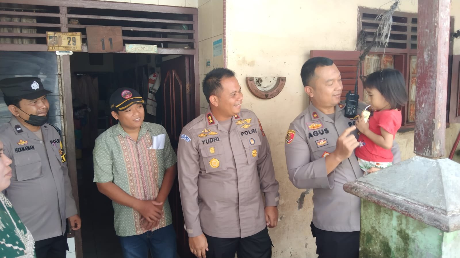 Anak Penderita Stunting Dapat Bantuan Dari Wakapolrestabes Medan Anak Penderita Stunting Dapat Bantuan Dari Wakapolrestabes Medan