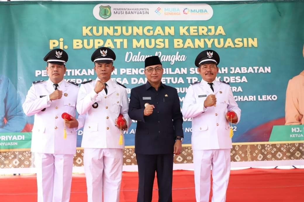 Pj Bupati Muba Lantik Tiga Kades Terpilih di Kecamatan Batang Hari Leko Pj Bupati Muba Lantik Tiga Kades Terpilih di Kecamatan Batang Hari Leko