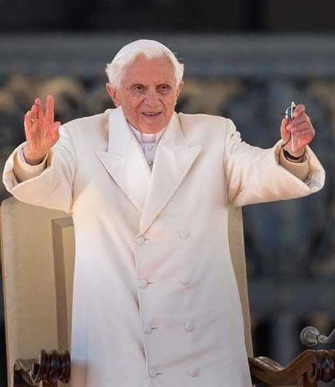 Paus Fransiskus Minta Doa untuk Paus Emeritus Benediktus XVI; Pastor Markus Solo: Kondisi Melemah sehingga Menimbulkan Banyak Kekuatiran