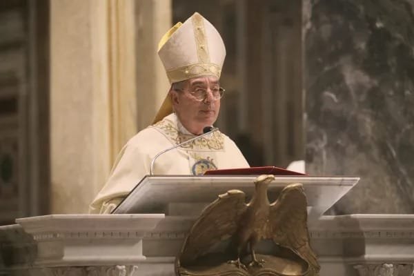 Percaya pada Penyelenggaraan Ilahi: Doa yang Umat untuk Benediktus XVI pada Misa Khusus di Roma Percaya pada Penyelenggaraan Ilahi: Doa yang Umat untuk Benediktus XVI pada Misa Khusus di Roma