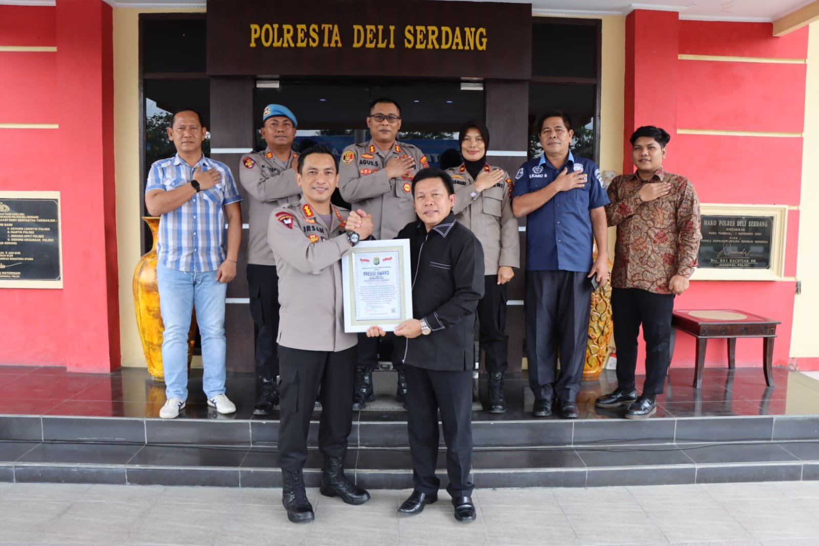 Lemkapi Anugerahkan Presisi Award Kepada Polresta Deli Serdang