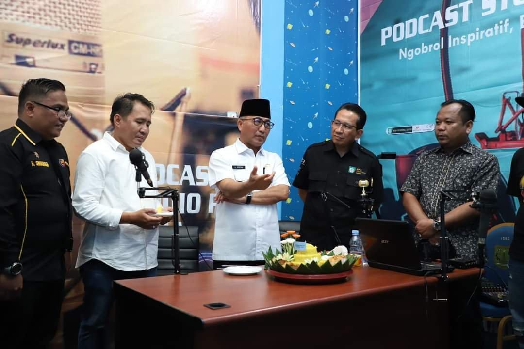 Pj Bupati Apriyadi Podcast Bareng PWI Muba Bahas MVC dan Berdayakan SDM Lokal