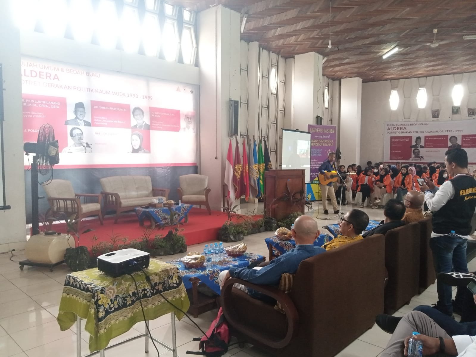 Menyambut 25 Tahun Reformasi Universitas IBA Gelar Kuliah Umum dan Bedah Buku ALDERA Potret Gerakan Politik Kaum Muda 1993-1999 Menyambut 25 Tahun Reformasi Universitas IBA Gelar Kuliah Umum dan Bedah Buku ALDERA Potret Gerakan Politik Kaum Muda 1993-1999