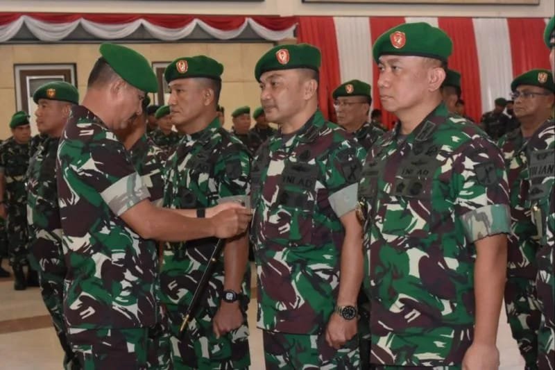 Pangdam XIII/Merdeka Sertijab Sembilan Pejabat Utama Kodam Pangdam XIII/Merdeka Sertijab Sembilan Pejabat Utama Kodam