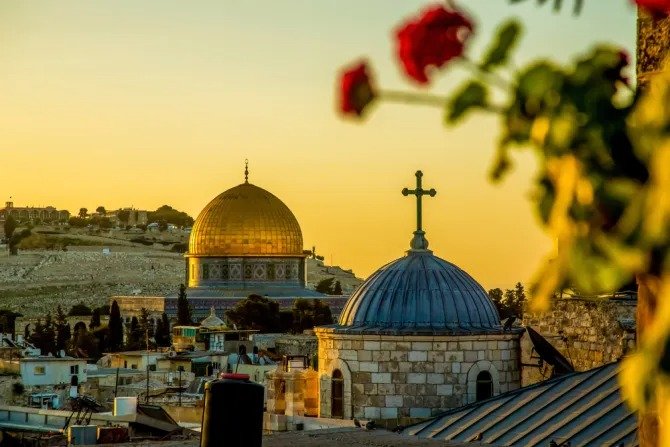 Paus Fransiskus Garisbawahi Nilai Universal Yerusalem dalam Pidatonya kepada Warga Palestina Paus Fransiskus Garisbawahi Nilai Universal Yerusalem dalam Pidatonya kepada Warga Palestina