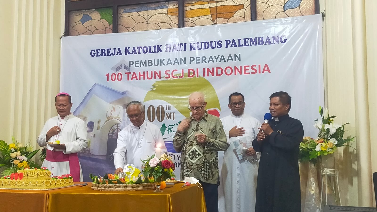 100 Tahun SCJ Di Indonesia : Dengan Hati Yang Terbuka, Berjalan Bersama Gereja Lokal