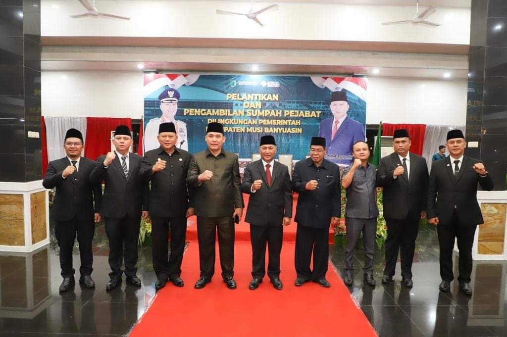 Pj Bupati Apriyadi Lantik Pejabat di Lingkungan Pemkab Muba Pj Bupati Apriyadi Lantik Pejabat di Lingkungan Pemkab Muba