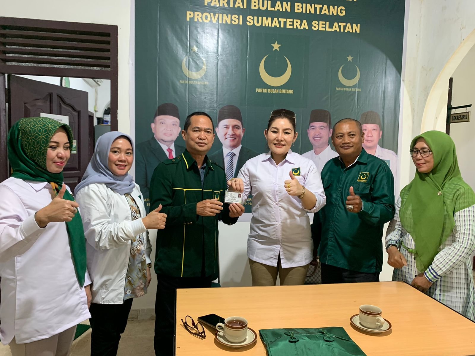 Pingky Resmi Gabung dan Menerima KTA PBB Pingky Resmi Gabung dan Menerima KTA PBB