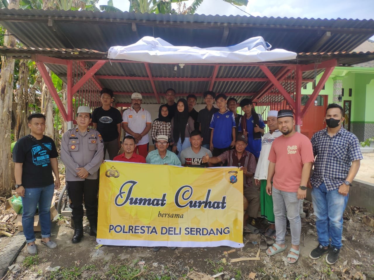 Polresta Deli Serdang Dengarkan Keluhan Warga Melalui Jum'at Curhat Polresta Deli Serdang Dengarkan Keluhan Warga Melalui Jum'at Curhat