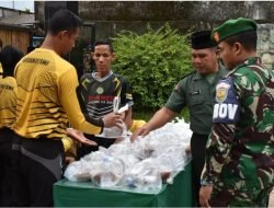 Jelang Buka Puasa, Jasdam II/Sriwijaya Bagi-Bagi Takjil