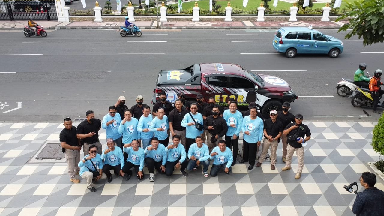 Relawan Erick Thohir (ETOR) Buat Gebrakan Nasional di Bulan Puasa, Bagikan Ribuan Paket Sembako Relawan Erick Thohir (ETOR) Buat Gebrakan Nasional di Bulan Puasa, Bagikan Ribuan Paket Sembako