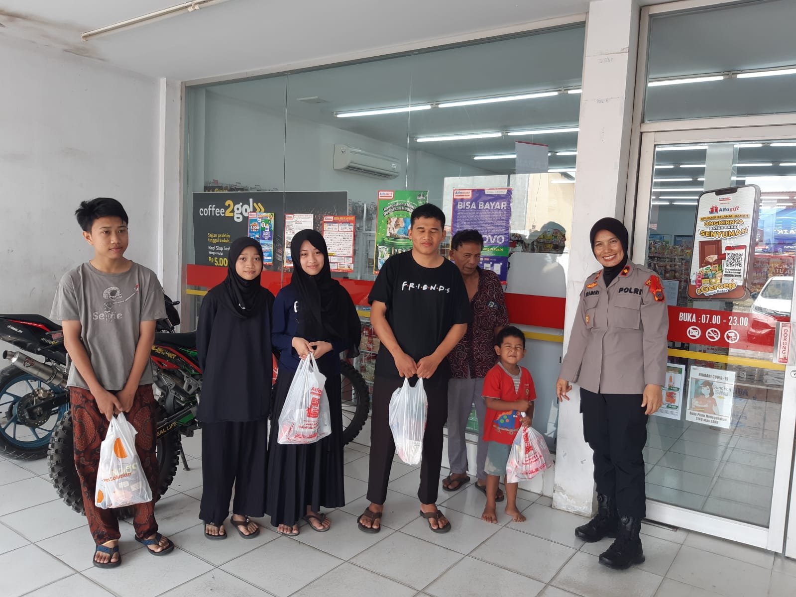 Polresta Deli Serdang Berbagi Makanan Kepada Anak Yatim