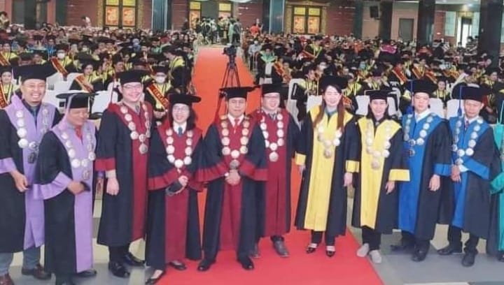 UKMC Laksanakan Wisuda 242 Sarjana Baru