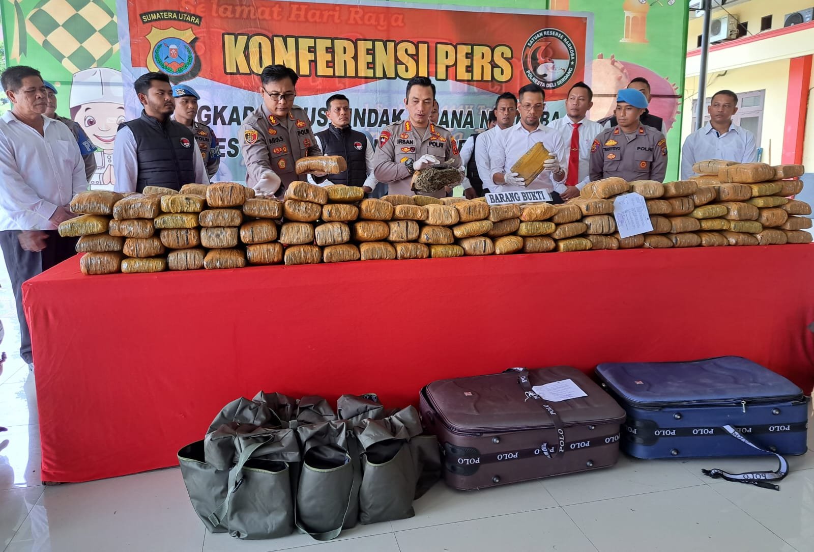 Sat Narkoba Polresta Deli Serdang Gerebek 173 Kg Ganja, 2 Wanita, 1 Pria, 2 DPO Sat Narkoba Polresta Deli Serdang Gerebek 173 Kg Ganja, 2 Wanita, 1 Pria, 2 DPO