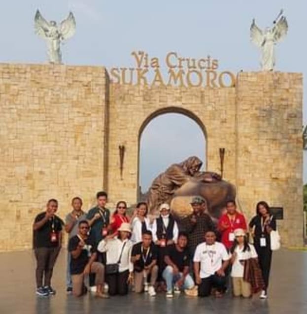 Peserta IYD III Palembang Berpanas Ria Di Tengah Teriknya Matahari Via Crucis Sukomoro