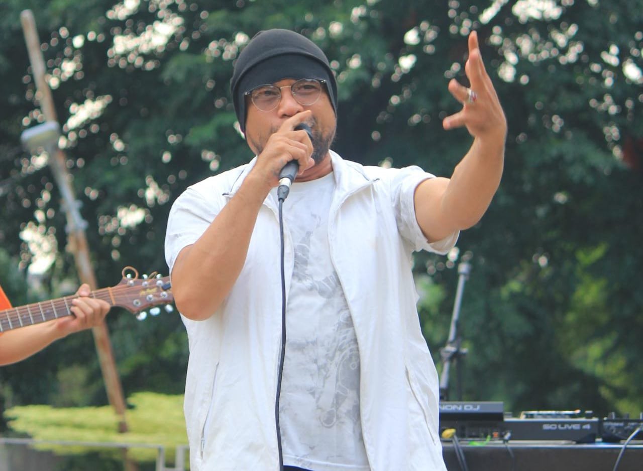 Penyanyi Bona Paputungan Tampil Lagi di Car Free Day di Sudirman Jakarta Penyanyi Bona Paputungan Tampil Lagi di Car Free Day di Sudirman Jakarta