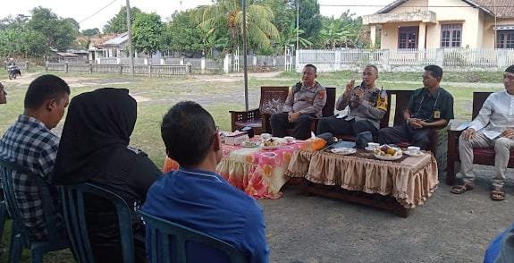 Jumat Curhat, Kapolsek Tanjung Batu Sampaikan Pesan Kapolres Ogan Ilir di Desa Ketiau KABUPATEN OGAN ILIR/ Jumat, 28 Juli 2023 / 12.37.00 WIB