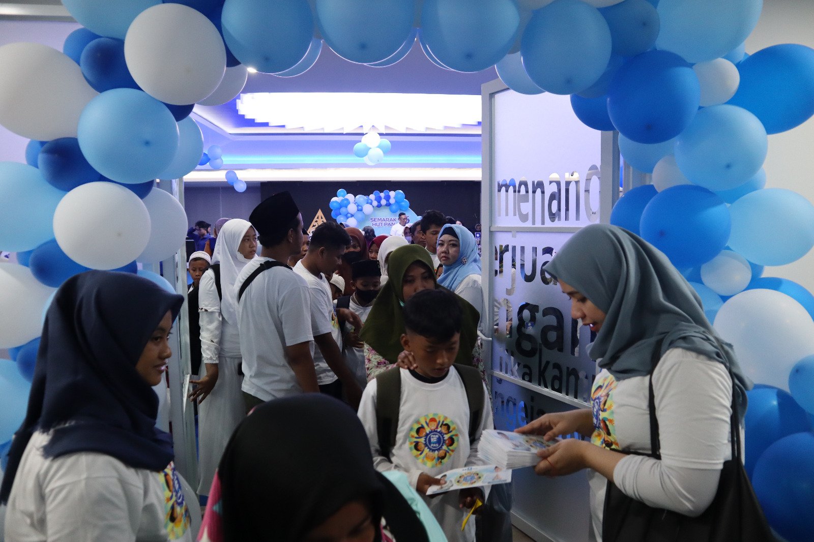 Tak Ingin Hanya Dikenal Partai Suka Musik dan Joget, DPW PAN Jatim Bantu Rakyat Lewat Santunan Anak Yatim Tak Ingin Hanya Dikenal Partai Suka Musik dan Joget, DPW PAN Jatim Bantu Rakyat Lewat Santunan Anak Yatim