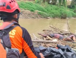4 Hari Hanyut Di Sungai, Mayat Pelajar Ditemukan Ditumpukan Sampah