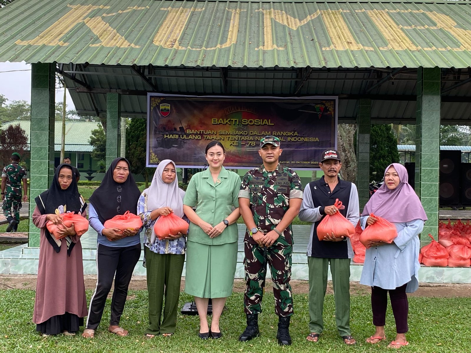 Ulang Tahun TNI Ke-78, Yonif 121/MK Giat Bakti Sosial Kepada Masyarakat Ulang Tahun TNI Ke-78, Yonif 121/MK Giat Bakti Sosial Kepada Masyarakat