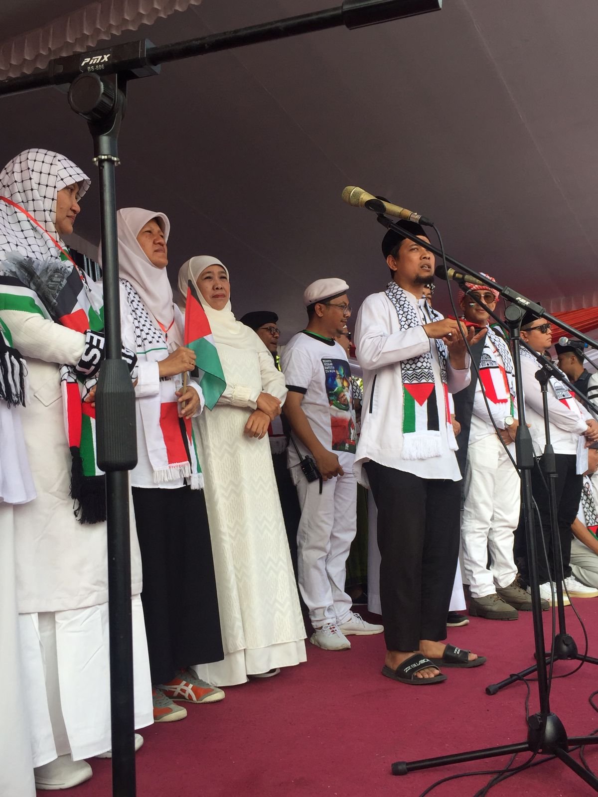 Aksi Bela Palestina Dihadiri Gubernur Jatim, Anggota DPR RI dan Puluhan Ribu Warga