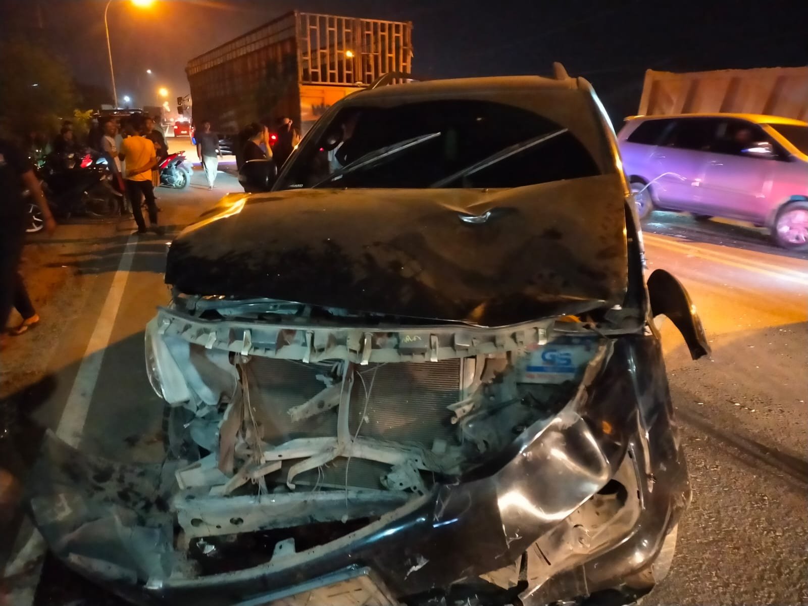 Tabrakan Beruntun, 2 Korban Luka Lecet Tabrakan Beruntun, 2 Korban Luka Lecet