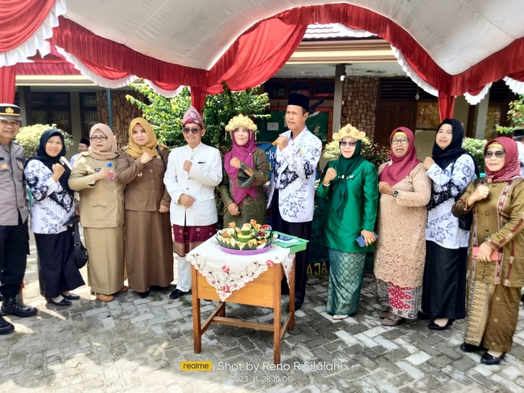 Insiden Kecil Terjadi Pada Perayaan HUT PGRI ke 78 tahun Insiden Kecil Terjadi Pada Perayaan HUT PGRI ke 78 tahun