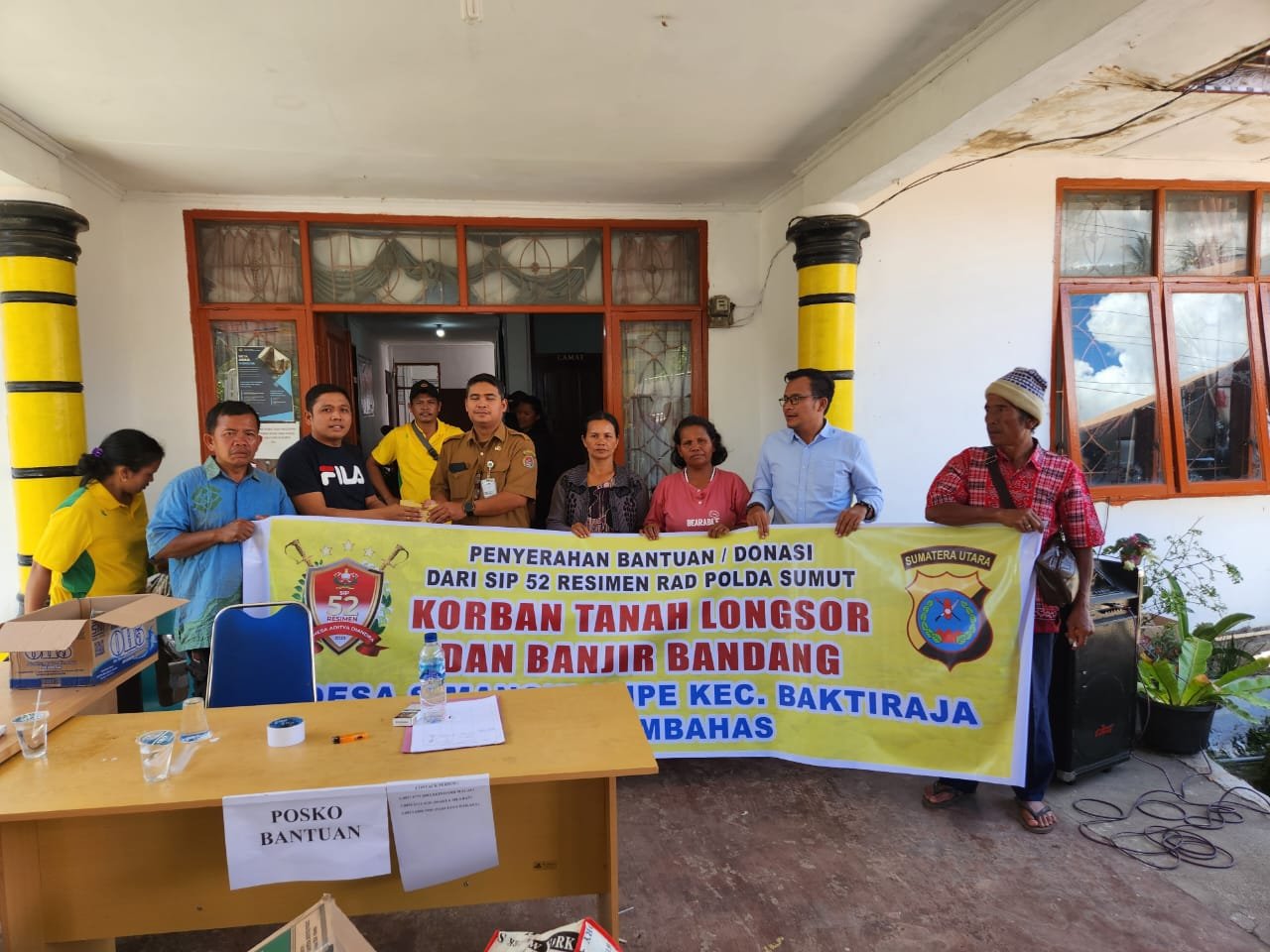 Pama Poldasu SIP AK 52 RAD 2023 Salurkan Tali Asih Korban Bencana Alam Di Desa Simangulampe