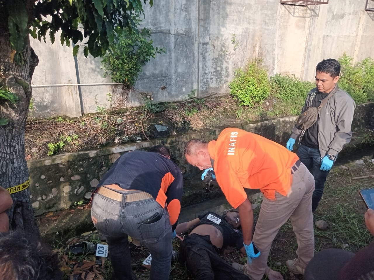 Kepala Lingkungan Ditemukan Tewas di Parit