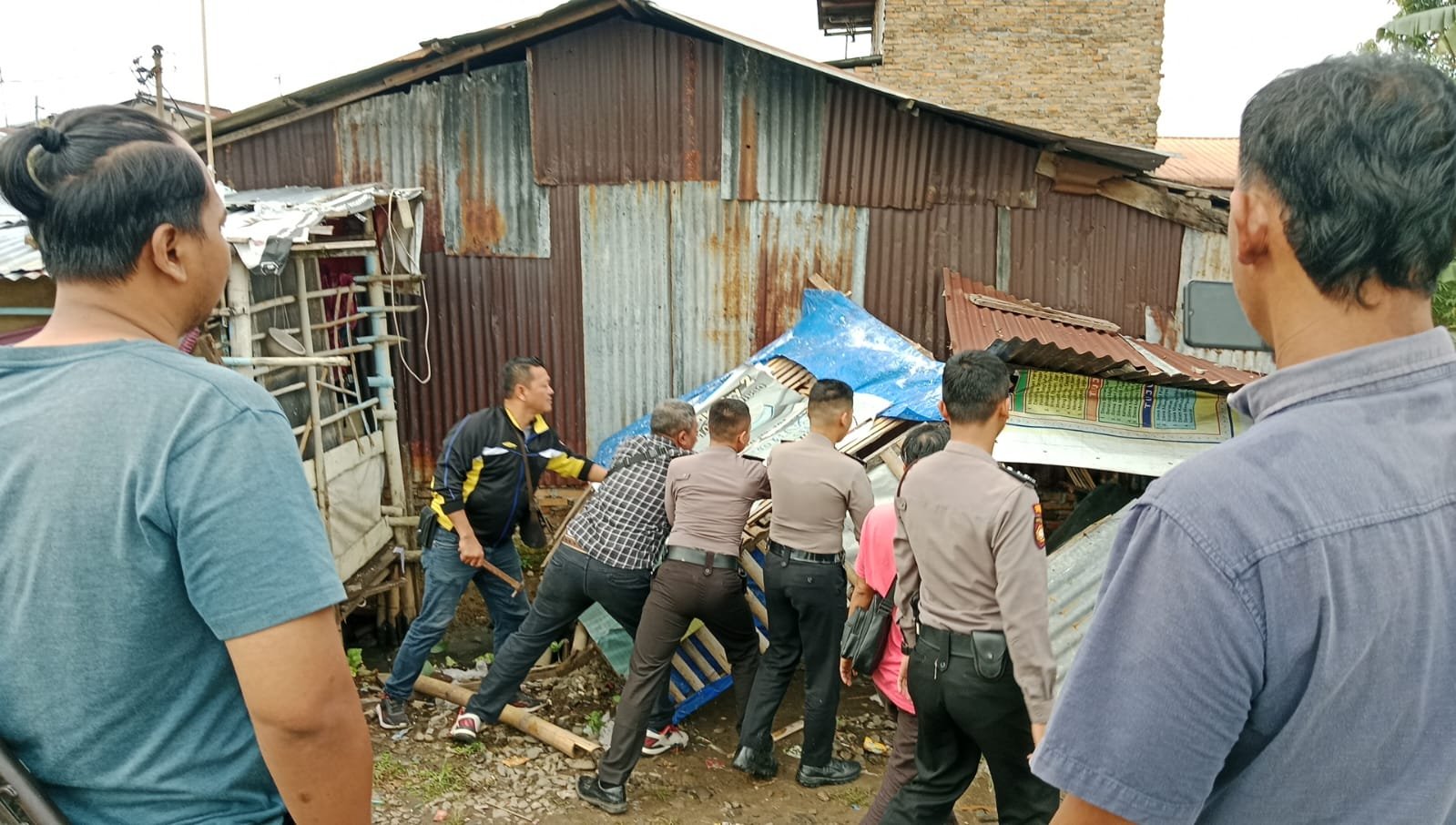 Polsek Percut Sei Tuan Sikat Habis Barak Dan Pondok Narkoba Polsek Percut Sei Tuan Sikat Habis Barak Dan Pondok Narkoba