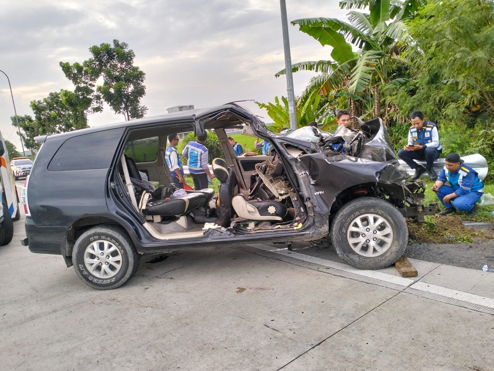 Mobil Kijang Inova Hantam Truk Fuso, 4 Tewas 3 Luka-Luka