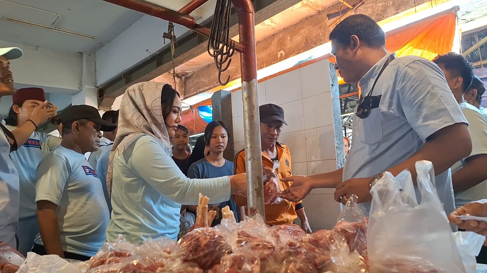 Lewat Bazar Murah Daging Sapi, G-Nesia Turut Sosialisasikan Program Prabowo Gibran Lewat Bazar Murah Daging Sapi, G-Nesia Turut Sosialisasikan Program Prabowo Gibran