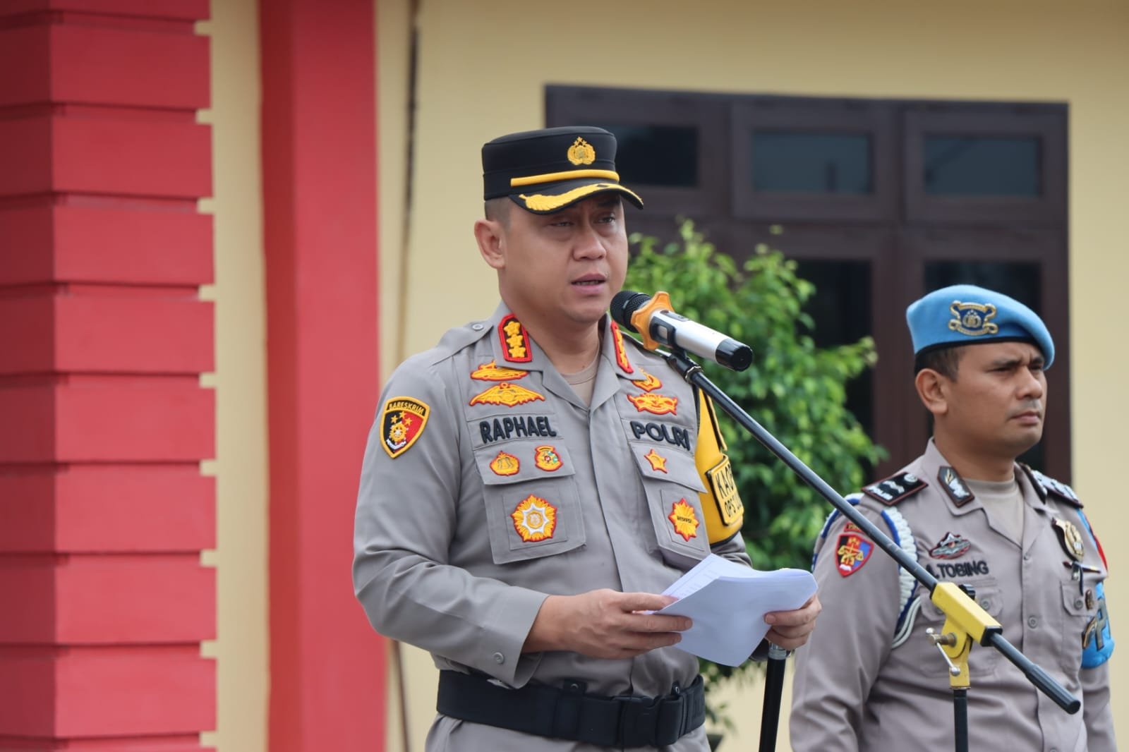 Kapolresta Deli Serdang Pimpin Upacara Kenaikan Pangkat Personil Polresta Deli Serdang