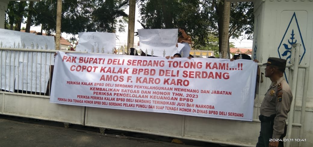 32 Tenaga Honor BPBD Deli Serdang Unjuk Rasa 32 Tenaga Honor BPBD Deli Serdang Unjuk Rasa