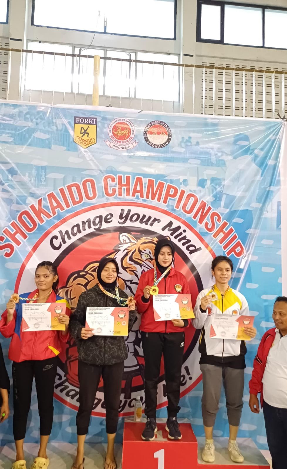 Siswi SMA Neg 2 Lubuk Pakam Exauli Christiany Nainggolan Raih Juara 3 Kejurda Karate Shokaido Ke - IV Siswi SMA Neg 2 Lubuk Pakam Exauli Christiany Nainggolan Raih Juara 3 Kejurda Karate Shokaido Ke - IV