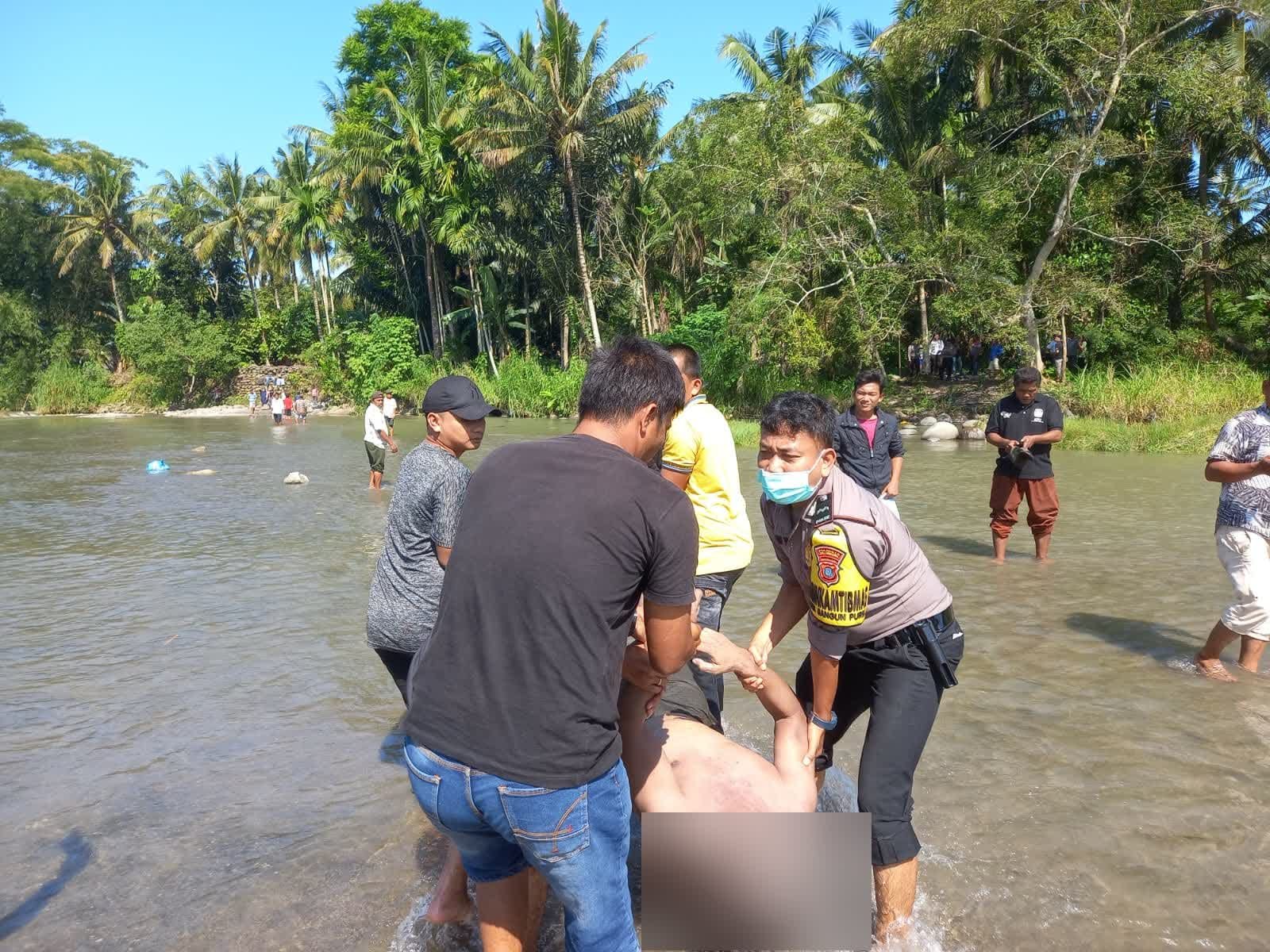 Pria Berusia 32 Tahun Ditemukan Tewas Sangkut Di Batu Sungai Pria Berusia 32 Tahun Ditemukan Tewas Sangkut Di Batu Sungai