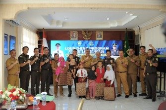 KEJAKSAAN NEGERI OKU LAUNCHING KEGIATAN PERCEPATAN PEMBUATAN AKTA KELAHIRAN DAN KARTU IDENTITAS ANAK (KIA)