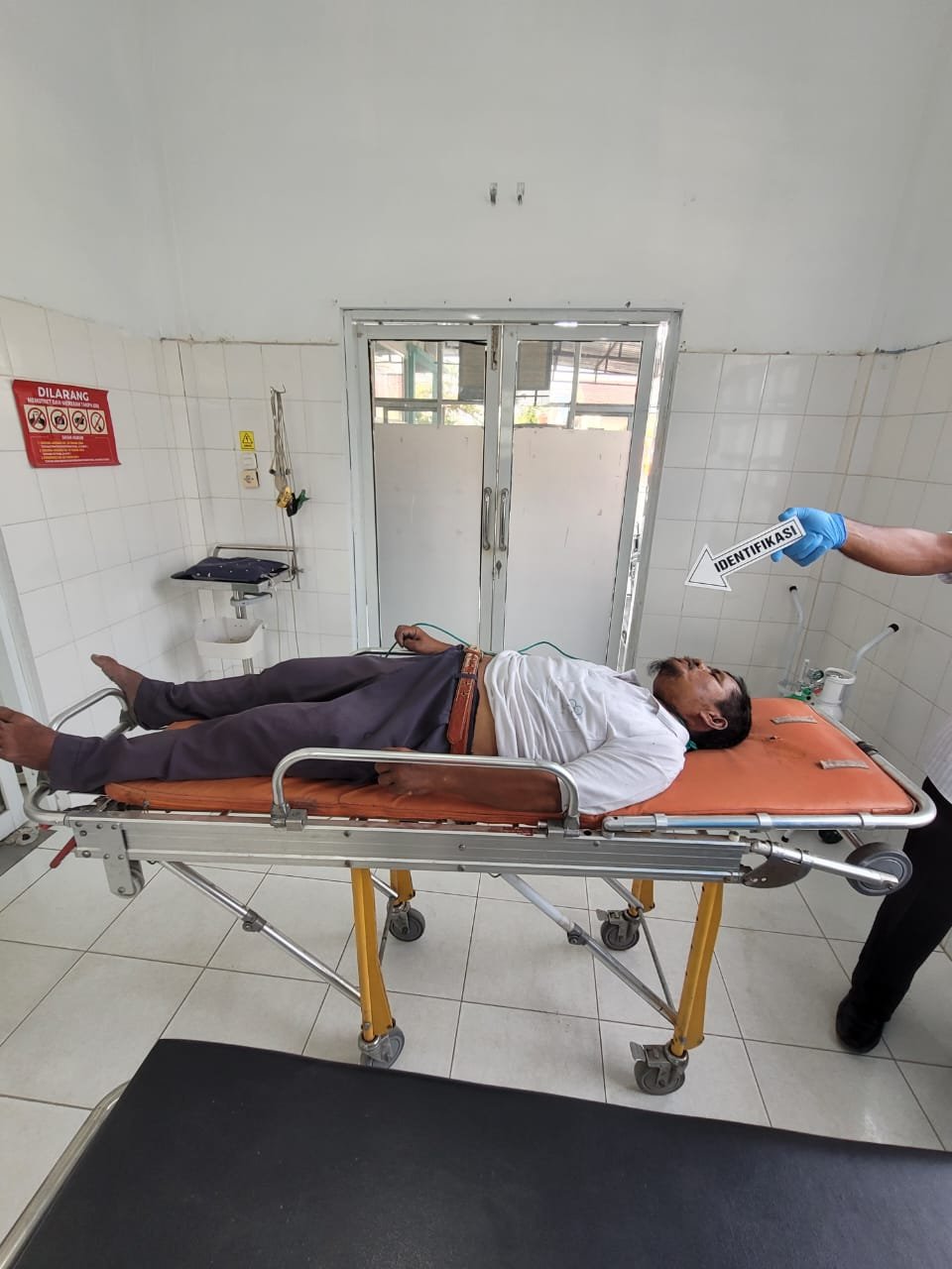 Pria Paruh Baya Tewas Tergantung Di Pohon Pekuburan Tionghoa