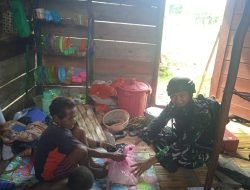 Mengawali Hari Satgas Yonif 623 Patroli Sambil Membawa Buah Tangan Untuk Warga Pedalaman Papua