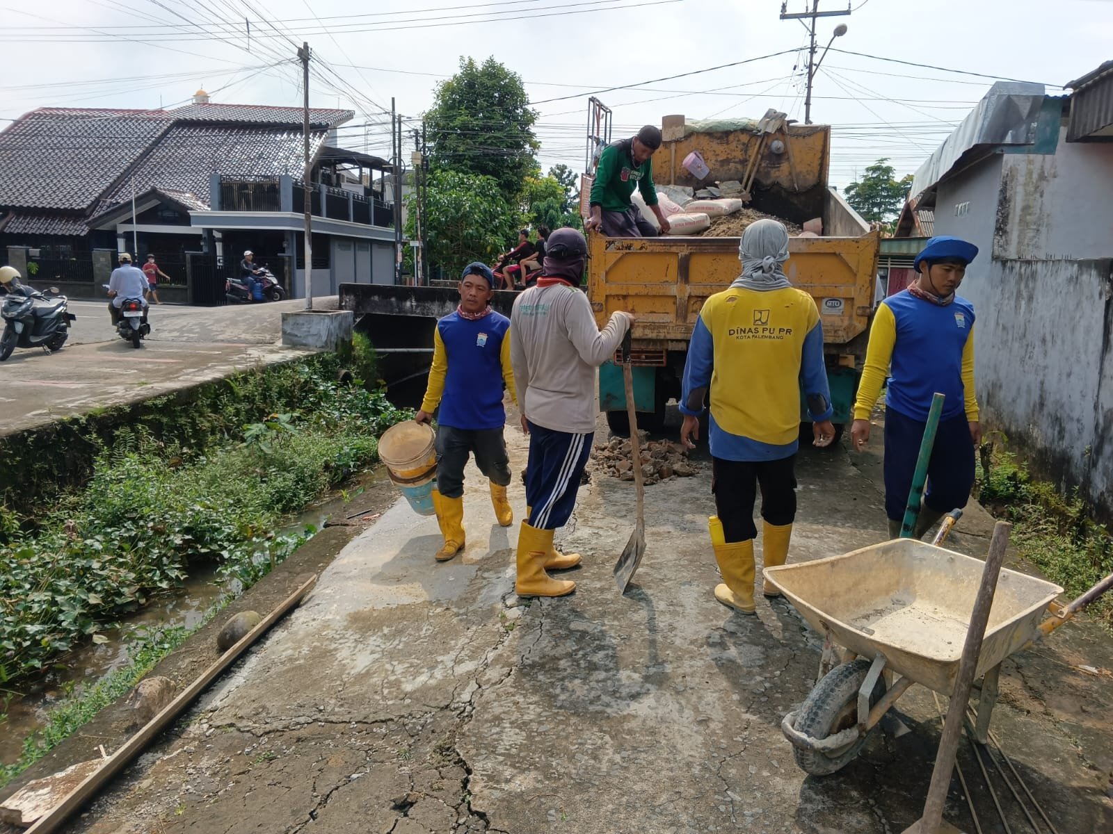 Lurah Sialang, Dan Iqbal S.IP Gerak Cepat Tindak Lanjuti Laporan Warga Lurah Sialang, Dan Iqbal S.IP Gerak Cepat Tindak Lanjuti Laporan Warga