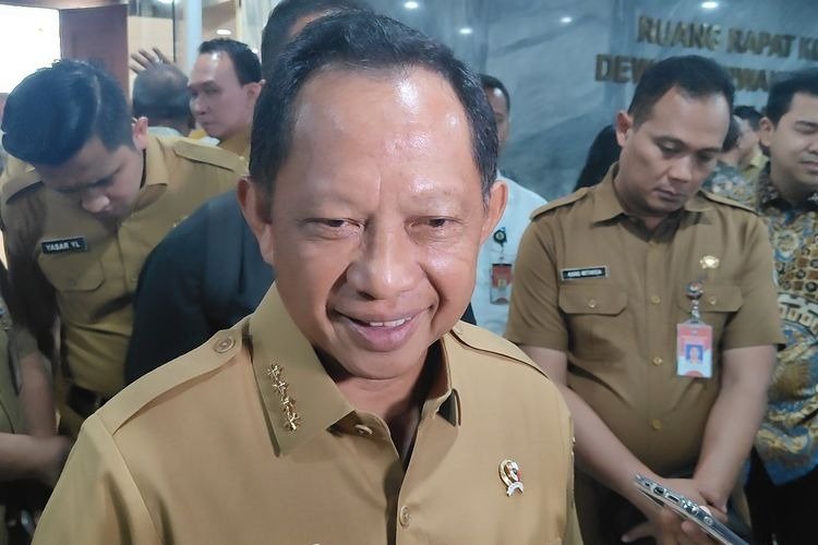 Mendagri: Pj Kepala Daerah yang Maju Pilkada Harus Mundur dari ASN Maksimal 40 Hari Sebelum Pendaftaran Mendagri: Pj Kepala Daerah yang Maju Pilkada Harus Mundur dari ASN Maksimal 40 Hari Sebelum Pendaftaran