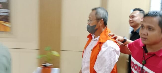 Kasus Pembangunan Guest House UIN RF, Kejari Palembang Tahan Dirut PT Gapsarry Mitra Kreasi! Kasus Pembangunan Guest House UIN RF, Kejari Palembang Tahan Dirut PT Gapsarry Mitra Kreasi!