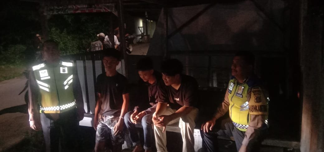 Bhabinkamtibmas Jajaran Polresta Deli Serdang Cek Keaktifan Ronda Malam