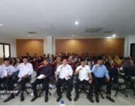 Foto bersama Kepala Perwakilan Ombudsman Sumatera Selatan dengan Peserta Diskusi Publik dan Sosialisasi, di Graha Serasan Seandanan Kab. OKU Selatan