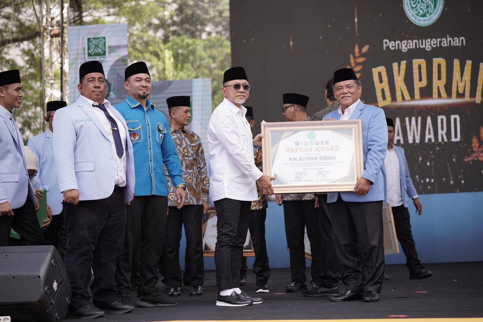 Munas ke 14 DPP BKPRMI Di Sumut, HM Ali Yusuf Siregar Terima Anugerah BKPRMI Award Munas ke 14 DPP BKPRMI Di Sumut, HM Ali Yusuf Siregar Terima Anugerah BKPRMI Award